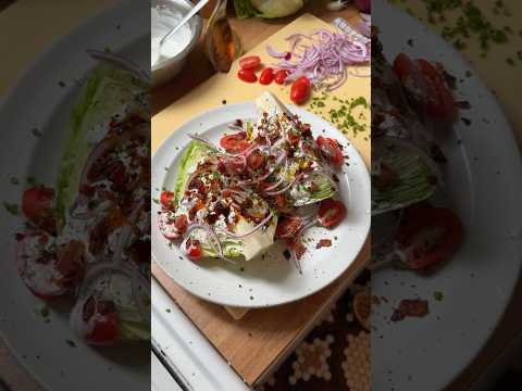 bumpin wedge salad (w homemade ranch & chili crisp) 💚 #shorts #wedgesalad #ranchdressing #salads