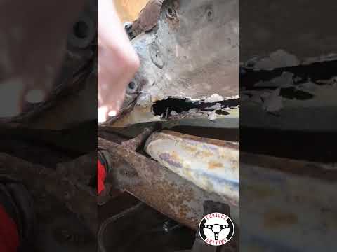 Mercedes W123 finding hidden rust