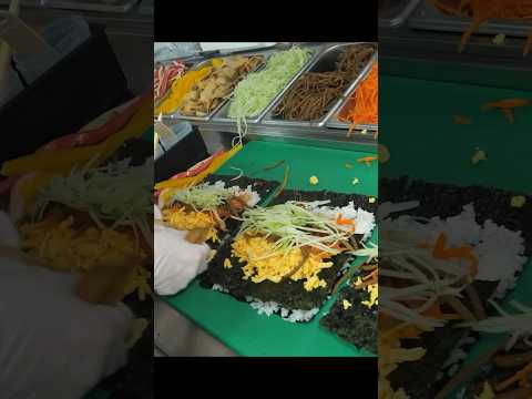 10평도 안되는 동네 김밥 집에서 하루 500줄 완판! 노점에서도 줄 서서 먹는 김밥 집! / Korean local gimbap restaurant #shorts