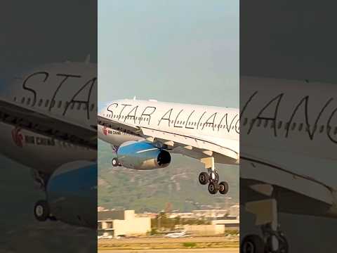 Plane Sporting Barcelona AirPort Landings #youtubeshorts #shorts #short #planespotting #aviation