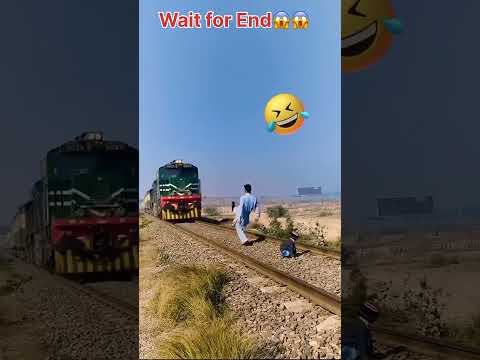 Train ko mar bhagaya 😱😱| #viral #trending #youtubeshorts #subscribe #shortsfeed #shorts