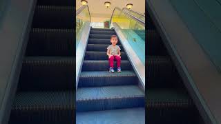 🥰Tiny tot takes the #escalator very courageously🤪😂😆