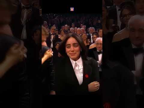 Ariana Grande Gives Billie Eilish An OSCAR 🥹