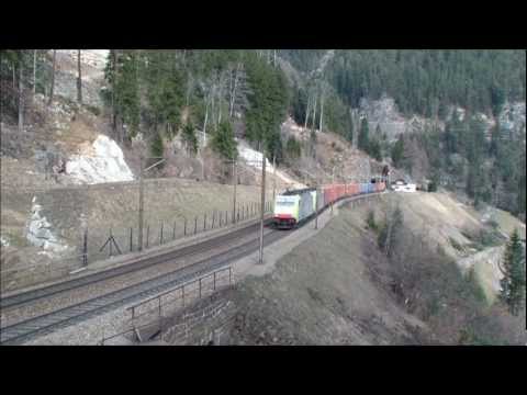 Bahnverkehr in Wassen und Erstfeld am 04.04.2013 - Teil 1/2