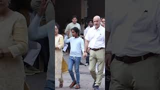 Anupam Kher holds Daughter Hands at Late Satish Kaushik's Prayer Meet #satishkaushik #prayer