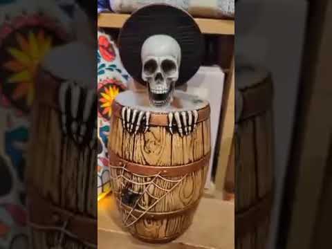 Cracker Barrel Skeleton in a Barrel Passing Gas!! Very Funny!!!!  #halloween #halloweenanimatronics