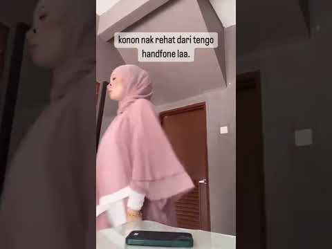 Adira suhaimi || konon nak rehat dari tengok hf laa .. tp bila ada notification masuk 🤣🤣 lupa da