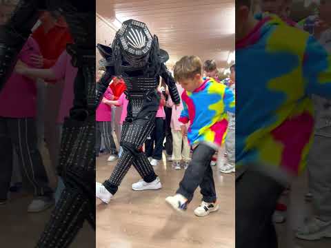 LITTLE BOY TEACHING SHUFFLE 😱🔥 ASTRONOMIA DANCE TUZELITY 😎