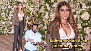 Pratunat Bahl Arrives At Salman Khan 57th Birthday Party | Salman Khan Birthday 2022