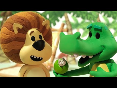 Crocky and the Wobbly Tooth! 🦁 RaaRaa the Noisy Lion  | Animal Friends