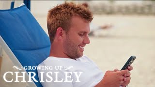 Chase Chrisley WON'T STOP Texting GF on Vacation | Growing Up Chrisley | E!