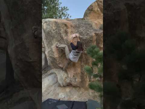 Ute Valley Bouldering Wedgie / The Cube Problem V4