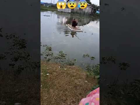 👩woman Fighting With Flood #shorts #women