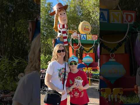 Disney's Hollywood Studios 🎸🎄🤩 #disney #christmas #toystoryland #hollywoodstudios #minivlog #rides