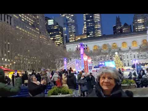 2025 Bryant Park is bustling with Activity during Christmas New Year布莱恩特公园冬季村欢庆圣诞和新年热络景象/滑冰-娱乐美食购物天堂