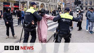 Israeli football fans attacked in Amsterdam, officials say | BBC News