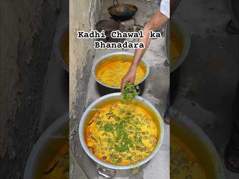 Preparing Kadhi Chawal Ka Bhandara for Distribution in Delhi | Sudhama Halwai ke Best Kadhi Rice 👌