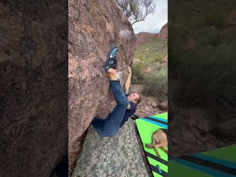 The Wolf Gets “Divorced” on Red Boulder #bouldering