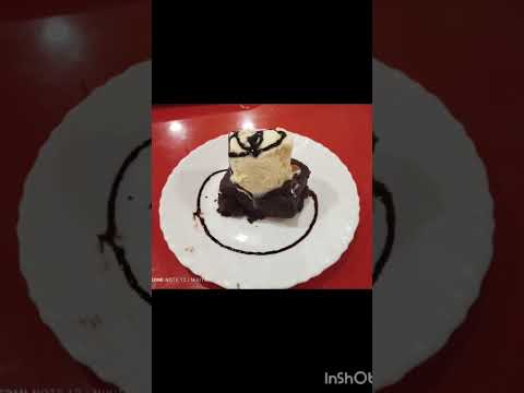 Chocolate brownie with vanilla ice cream #ytshortsindia #icecream #brownie