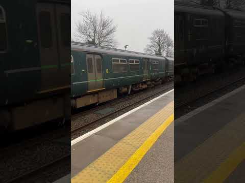 150232 & 150243 arriving into topsham in the snow ￼