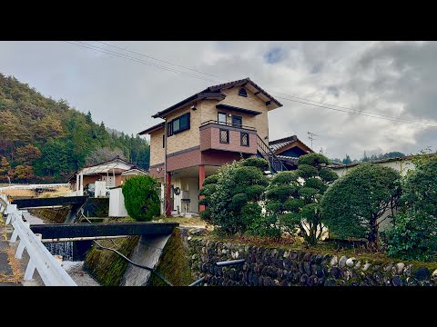 Heavy Rainy Day Walking tour 4K - The most beautiful Japanese Countryside villages - Gifu, Japan