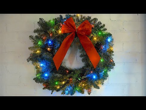 CHRISTMAS WREATH in 4K w/LIGHTS & MUSIC