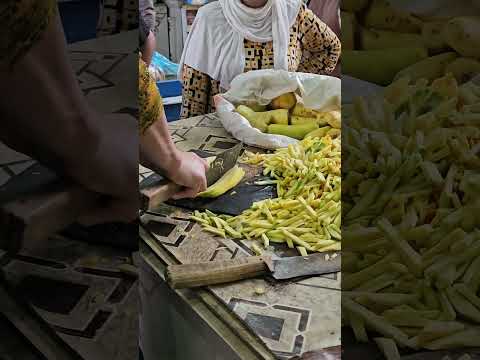 채썬 당근파는 두샨베 로컬 시장 Sliced ​​carrots on the local market in Dushanbe