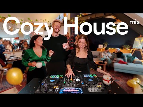 Soulful Chill House Mix: Get Cozy With Our Jazzy Christmas Vibes DJ Set