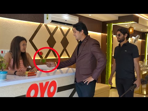 Proposing to lady OYO Manager Prank // by sumit cool dubey // Prayagraj