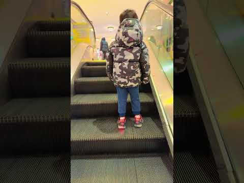 Endearing child 👶😀funny #escalator moment 😍😝