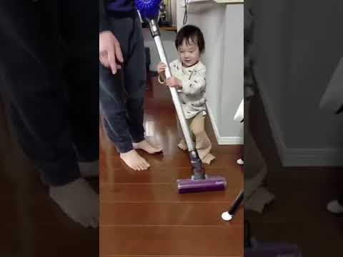 掃除機のお手伝い　1歳4ヶ月男の子