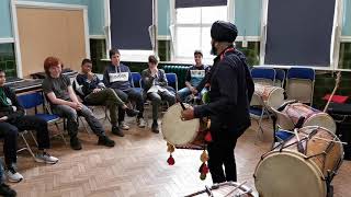 Johnny Kalsi amazing dhol demo!