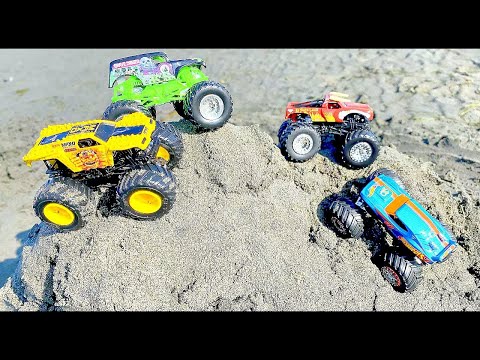 HOT WHEELS MONSTER TRUCKS | MONSTER JAM BEACH DAY | GRAVE DIGGER | MAX-D | EL TORO LOCO | FREESTYLE