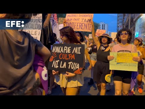 Miles de mujeres salieron a las calles de Uruguay y Paraguay para conmemorar el 8M