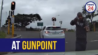 WATCH | Quick-thinking Durban driver narrowly escapes hijacking