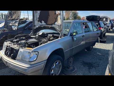 1995 Mercedes-Benz S124 Station Wagon at Junkyard