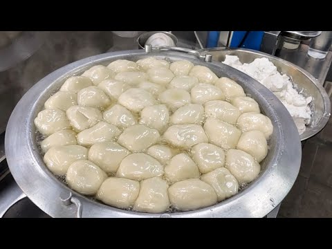 Boiled Mochi , sweet congee, chewy cold cake, almond tea production