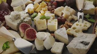 How to Create an Elegant Charcuterie Board for Entertaining!