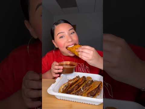 Birria Tacos 🌮 Mukbang #viralvideo #youtubeshorts #eatingsounds #mukbang