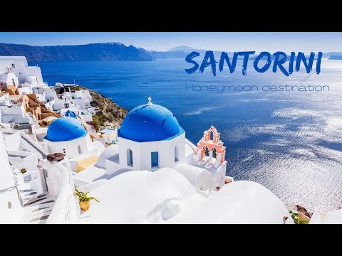 Santorini travel itinerary for a holiday or honeymoon | Travel tips