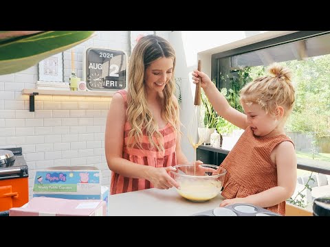 Baking Cupcakes, Afternoon Walk & Our Hobbies | Vlogust Day 2