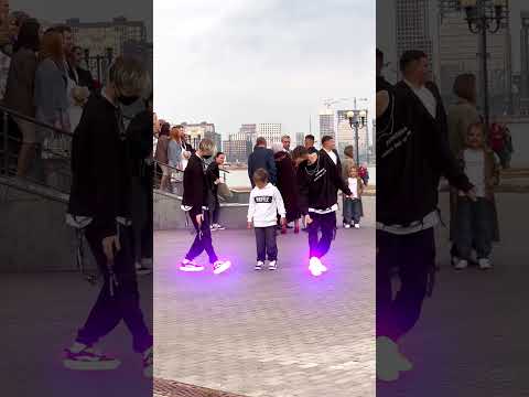 TEACHING SHUFFLE ⭐️ LITTLE BOY DANCING ASTRONOMIA 😱😱 NEON MODE 🔥