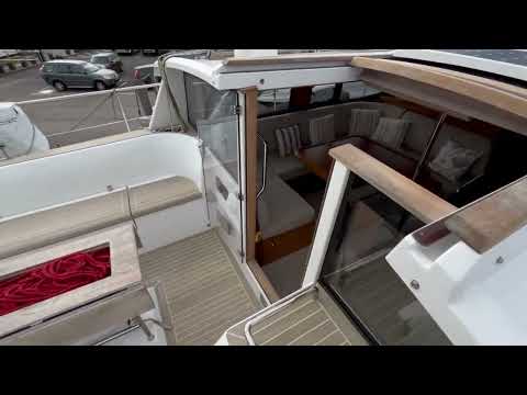 Sirius 40DS yacht for sale with talk through