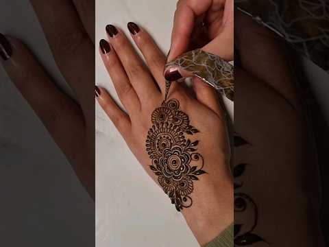 Try this intricate Henna design for Eid 🌙 #henna #mehndi #mehndidesign #hennadesign