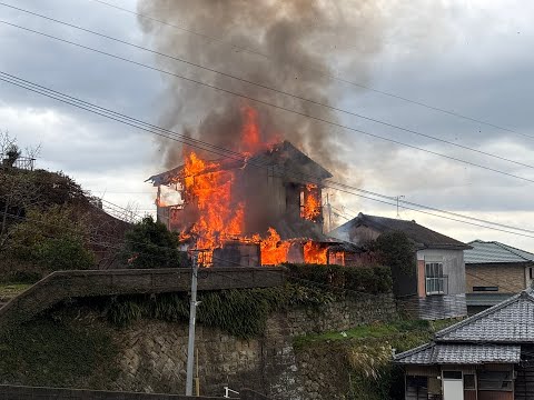 【２報】長崎県佐世保市で民家火災　現在も延焼中　家人の80代男性が軽いやけど