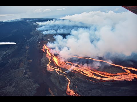 Kīlauea Volcano, Hawaii (Halemaʻumaʻu crater)