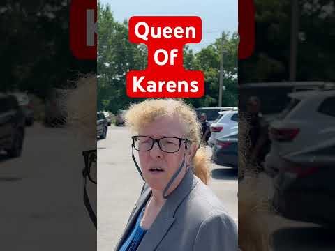 Filming in public in Niagara Falls while Nazi Karen tries to flex