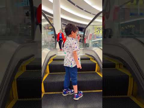 Cute kid 🫣cleverly managing the #escalator ride solo😊🤩🎈