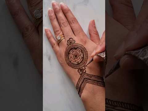 Try this Simple Mandala design for Eid 🌙✨️ #Henna #mehndi #hennadesign #mehndidesign