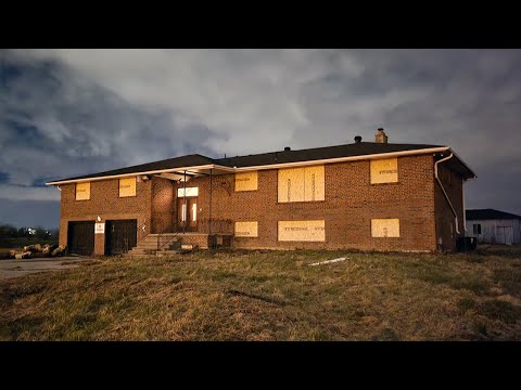 I Explored The CREEPIEST ABANDONED 1970s Mansion With Power l Did Something Bad Happened Here??